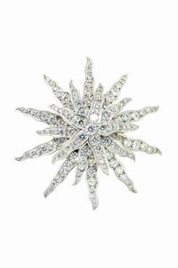 TIFFANY & CO. - Peso gr  15 1 Spilla in platino  firmata Tiffany & Co  a forma di stella  con pav di diamanti taglio brillante  [..]