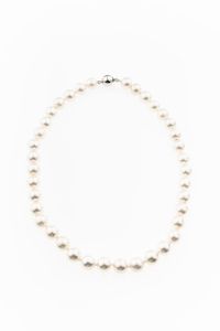 GIROCOLLO - Lunghezza cm 45 composto da un filo di perle australiane dal diam di mm 10 5 ca. Chiusura a sfera in oro bianc [..]
