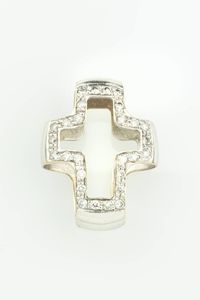 CIONDOLO - Peso gr 2 0 cm 2x1 5 in oro bianco  a forma di croce  con parte centrale traforata e profili con diamanti taglio  [..]
