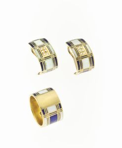 LEGNAZZI - Peso gr 26 3 Misura 10 Demi-parure composta da coppia di orecchini ed anello in oro giallo  con smalti neri toni  [..]