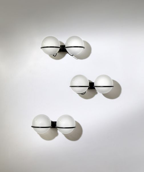 SARFATTI GINO (1912 - 1985) : Tre lampade da parete modello 239/2, produzione Arteluce, 1970. (3)  - Asta ASTA 296 - FINE DESIGN (Tradizionale)  - Associazione Nazionale - Case d'Asta italiane