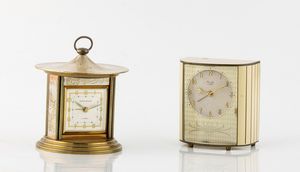 Lotto composta da due orologi da tavola: Montblanc Pagoda e Kienzle con carrillon  - Asta Orologi | Asta a Tempo - Associazione Nazionale - Case d'Asta italiane
