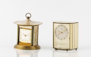 Lotto composta da due orologi da tavola: Montblanc Pagoda e Kienzle con carrillon  - Asta Orologi | Asta a Tempo - Associazione Nazionale - Case d'Asta italiane