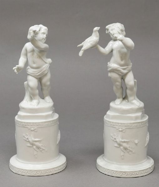 Tre coppie di sculture in porcellana bianca  - Asta UNA COLLEZIONE DI PORCELLANE TOSCANE - Associazione Nazionale - Case d'Asta italiane