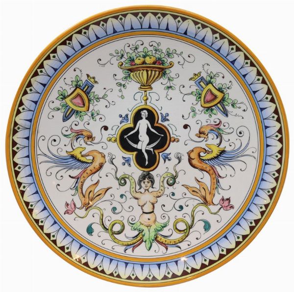 Due piatti in ceramica policroma  - Asta UNA COLLEZIONE DI PORCELLANE TOSCANE - Associazione Nazionale - Case d'Asta italiane
