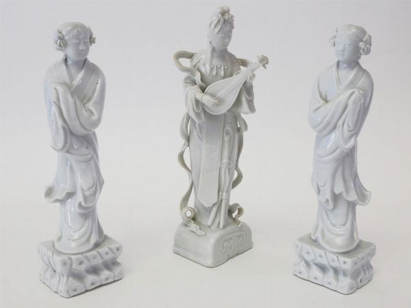 Tre figure in porcellana  - Asta Complementi d'arredo, argenteria, dipinti antichi e curiosit - Associazione Nazionale - Case d'Asta italiane