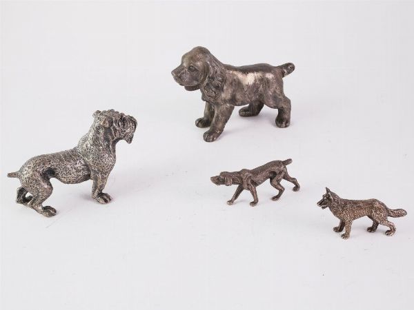 Quattro cani da collezione in argento  - Asta Complementi d'arredo, argenteria, dipinti antichi e curiosit - Associazione Nazionale - Case d'Asta italiane