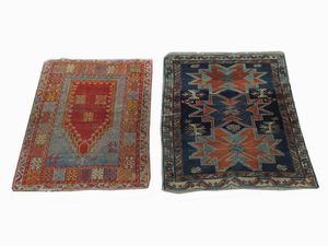 Due tappeti caucasici di vecchia manifattura  - Asta Arredi e Dipinti da un appartamento milanese - Associazione Nazionale - Case d'Asta italiane