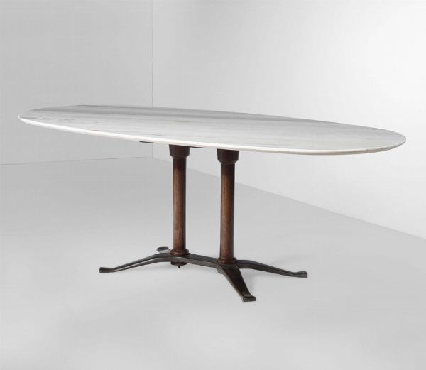 Tavolo ovale con struttura in legno e base in ghisa, piano in marmo bianco Carrara.  - Asta Design - Associazione Nazionale - Case d'Asta italiane