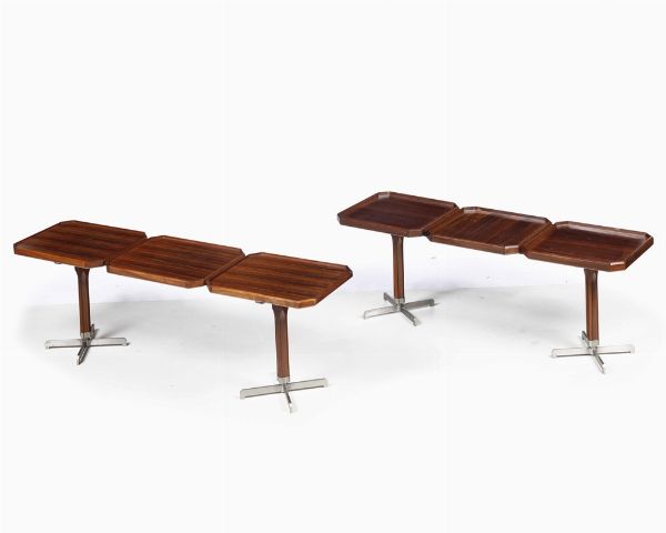 Coppia di tavoli bassi con struttura e piani in legno e sostegni in metallo nichelato.  - Asta Design - Associazione Nazionale - Case d'Asta italiane