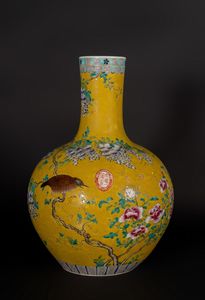 Arte Cinese - 'Vaso “Cixi” a fondo gialloCina, XX secolo'