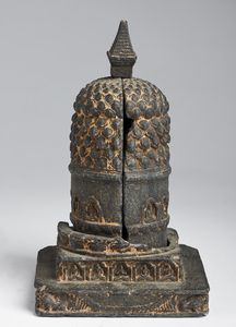 Arte Himalayana - 'Stupa apribile in pietraNepal, XII- XIII secolo o posteriore'