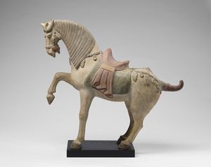 Arte Cinese : 'Cavallo in stile Tang Cina, Ming (?)'  - Asta ASTA 301 - ARTE ORIENTALE autunno - Associazione Nazionale - Case d'Asta italiane