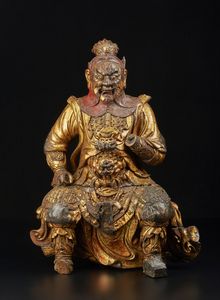 Arte Cinese - 'Scultura in legno intagliato, laccato e dorato raffigurante Lokapala Cina, dinastia Ming, Transizione, XVII secolo '