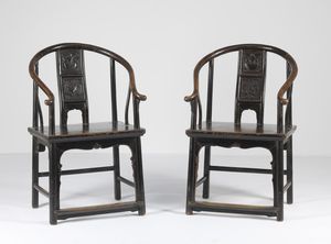 Arte Cinese - 'Coppia di sedie a ferro di cavalloCina, dinastia Qing, XIX secolo'