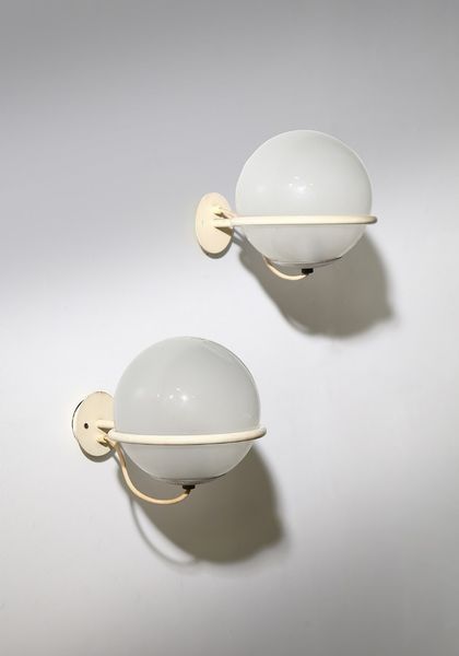 SARFATTI GINO (1912 - 1985) : Coppia di lampade da parete modello 239/1, produzione Arteluce, 1970.  - Asta ASTA 299 - DESIGN (online) - Associazione Nazionale - Case d'Asta italiane