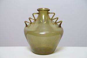 POLI FLAVIO (1900 - 1984) - (attribuito) Vaso trasparente verde oliva, decorato da anse a zig-zag. Per Seguso Vetri d'Arte, anni 20.