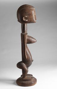 Arte africana : Figura femminile, Attie (?)Costa d'Avorio  - Asta ASTA 302 - NATURALIA E MIRABILIA - Associazione Nazionale - Case d'Asta italiane