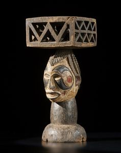 Arte africana : Igbo, sgabello Nigeria  - Asta ASTA 302 - NATURALIA E MIRABILIA - Associazione Nazionale - Case d'Asta italiane