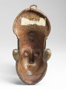 Arte africana : Maschera in bronzo, Bamum (?)Cameroon  - Asta ASTA 302 - NATURALIA E MIRABILIA - Associazione Nazionale - Case d'Asta italiane