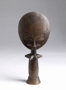 Arte africana : Bambola della fertilit  Aqua-ba, AshantiGana  - Asta ASTA 302 - NATURALIA E MIRABILIA - Associazione Nazionale - Case d'Asta italiane
