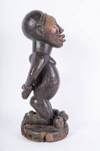 Arte africana : Scultura di prigioniero, YombeR.D. Congo  - Asta ASTA 302 - NATURALIA E MIRABILIA - Associazione Nazionale - Case d'Asta italiane