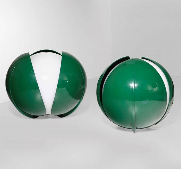 Coppia di lampade con struttura in plastica e diffusore in vetro opalino  - Asta Design Lab - Associazione Nazionale - Case d'Asta italiane