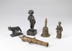 MANIFATTURA DEL XIX SECOLO - Gruppo di 5 oggetti in bronzo composti da cannone, lupa, San Rocco, campanello e puttino.