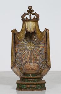 MANIFATTURA ITALIANA DEL XVIII SECOLO - Altarolo in legno scolpito e dorato.