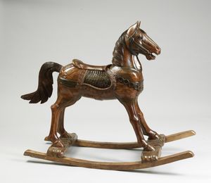 MANIFATTURA ITALIANA DEL XX SECOLO - Cavallo a dondolo in legno scolpito.