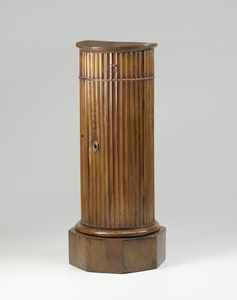 MANIFATTURA DEL XIX SECOLO - Colonna in legno a un'anta.