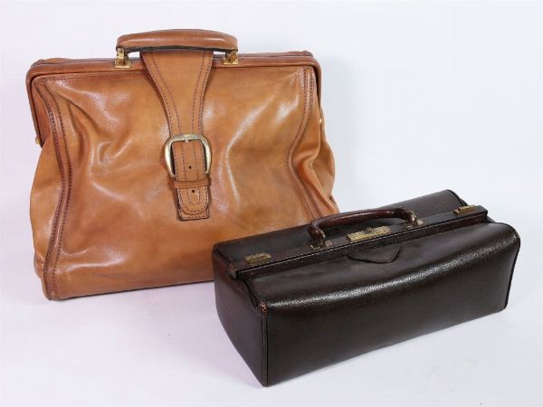 Due borse in cuoio  - Asta House Sale: Curiosit: Vintage, Soffitta e Cantina - Associazione Nazionale - Case d'Asta italiane