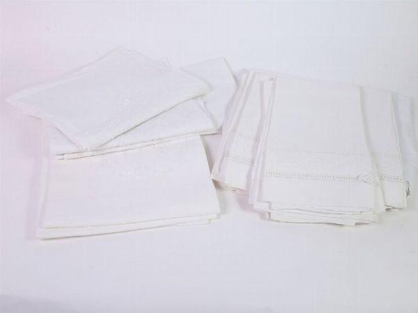 Lotto di asciugamani in lino bianco  - Asta House Sale: Curiosit: Vintage, Soffitta e Cantina - Associazione Nazionale - Case d'Asta italiane