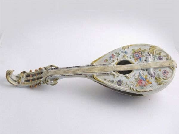 Mandolino in ceramica  - Asta House Sale: Curiosit: Vintage, Soffitta e Cantina - Associazione Nazionale - Case d'Asta italiane