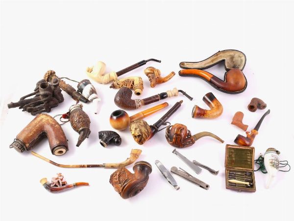 Collezione di pipe  - Asta House Sale: Curiosit: Vintage, Soffitta e Cantina - Associazione Nazionale - Case d'Asta italiane