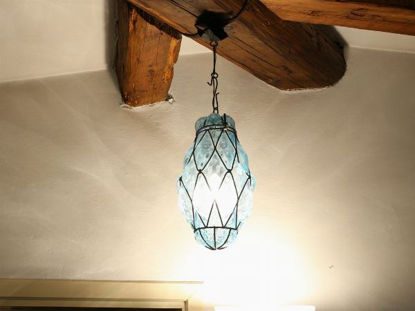 Piccola lanterna in vetro soffiato azzurro  - Asta House Sale: Curiosit: Vintage, Soffitta e Cantina - Associazione Nazionale - Case d'Asta italiane
