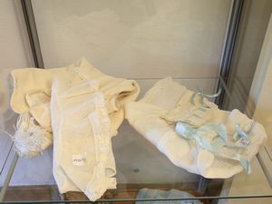 Lotto di abiti ed accessori per bambole  - Asta House Sale: Curiosit: Vintage, Soffitta e Cantina - Associazione Nazionale - Case d'Asta italiane