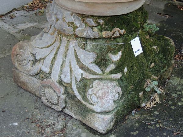 Capitello corinzio in pietra arenaria  - Asta House Sale: Il Parco - Associazione Nazionale - Case d'Asta italiane