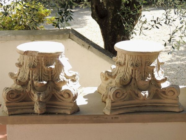 Coppia di capitelli corinzi in cemento  - Asta House Sale: Il Parco - Associazione Nazionale - Case d'Asta italiane