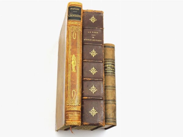 Lotto di tre libri francesi del XIX-XX secolo  - Asta House Sale: Libri antichi - Associazione Nazionale - Case d'Asta italiane