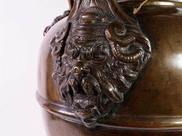 Grande versatoio in bronzo  - Asta La dimora del Collezionista - Villa delle Azalee a Firenze - I - Associazione Nazionale - Case d'Asta italiane