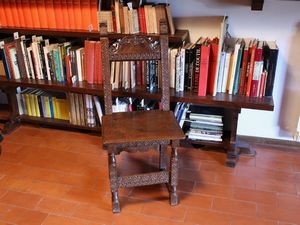 Serie di tre sedie in noce  - Asta La dimora del Collezionista - Villa delle Azalee a Firenze - I - Associazione Nazionale - Case d'Asta italiane