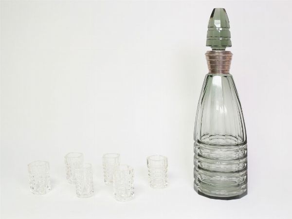 Una bottiglia e sei bicchieri in cristallo  - Asta La dimora del Collezionista - Villa delle Azalee a Firenze - III - Associazione Nazionale - Case d'Asta italiane