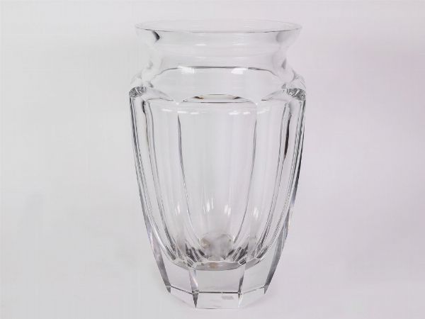 Un vaso in cristallo Moser  - Asta La dimora del Collezionista - Villa delle Azalee a Firenze - III - Associazione Nazionale - Case d'Asta italiane