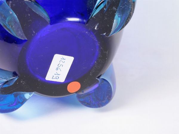Vaso in vetro blu cobalto  - Asta La dimora del Collezionista - Villa delle Azalee a Firenze - III - Associazione Nazionale - Case d'Asta italiane