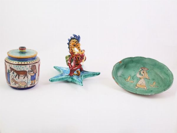 Tre oggetti in ceramica  - Asta La dimora del Collezionista - Villa delle Azalee a Firenze - IV - Associazione Nazionale - Case d'Asta italiane