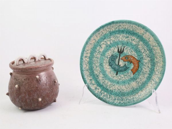 Due oggetti in ceramica  - Asta La dimora del Collezionista - Villa delle Azalee a Firenze - IV - Associazione Nazionale - Case d'Asta italiane