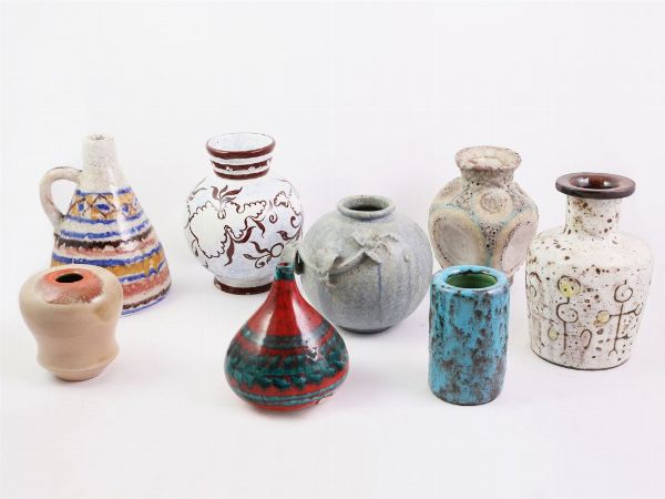 Otto piccoli vasi in ceramica  - Asta La dimora del Collezionista - Villa delle Azalee a Firenze - IV - Associazione Nazionale - Case d'Asta italiane