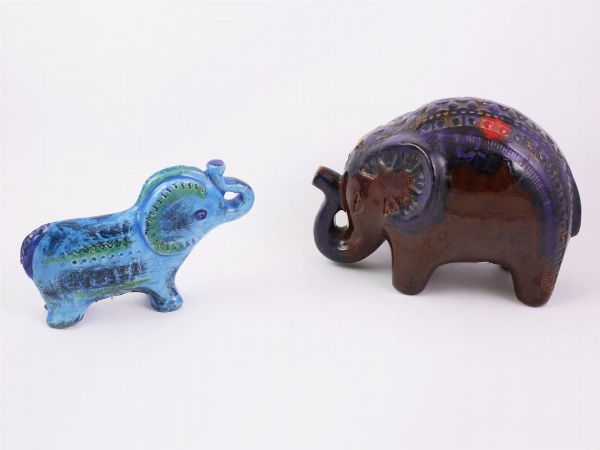 Due elefanti in ceramica smaltata  - Asta La dimora del Collezionista - Villa delle Azalee a Firenze - IV - Associazione Nazionale - Case d'Asta italiane