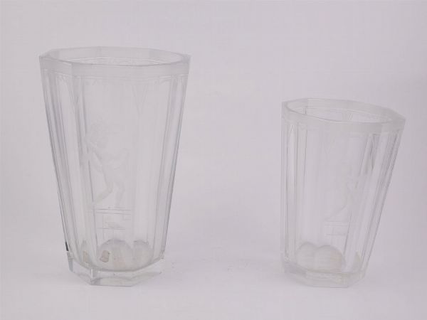 Due vasi in cristallo molato  - Asta La dimora del Collezionista - Villa delle Azalee a Firenze - IV - Associazione Nazionale - Case d'Asta italiane